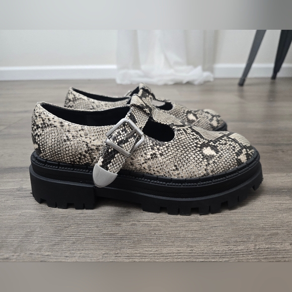 Steve Madden Shoes - Steve Madden Maryjane Kamlee Lug  Platform Snake Print Chunky Loafers Size 8.5